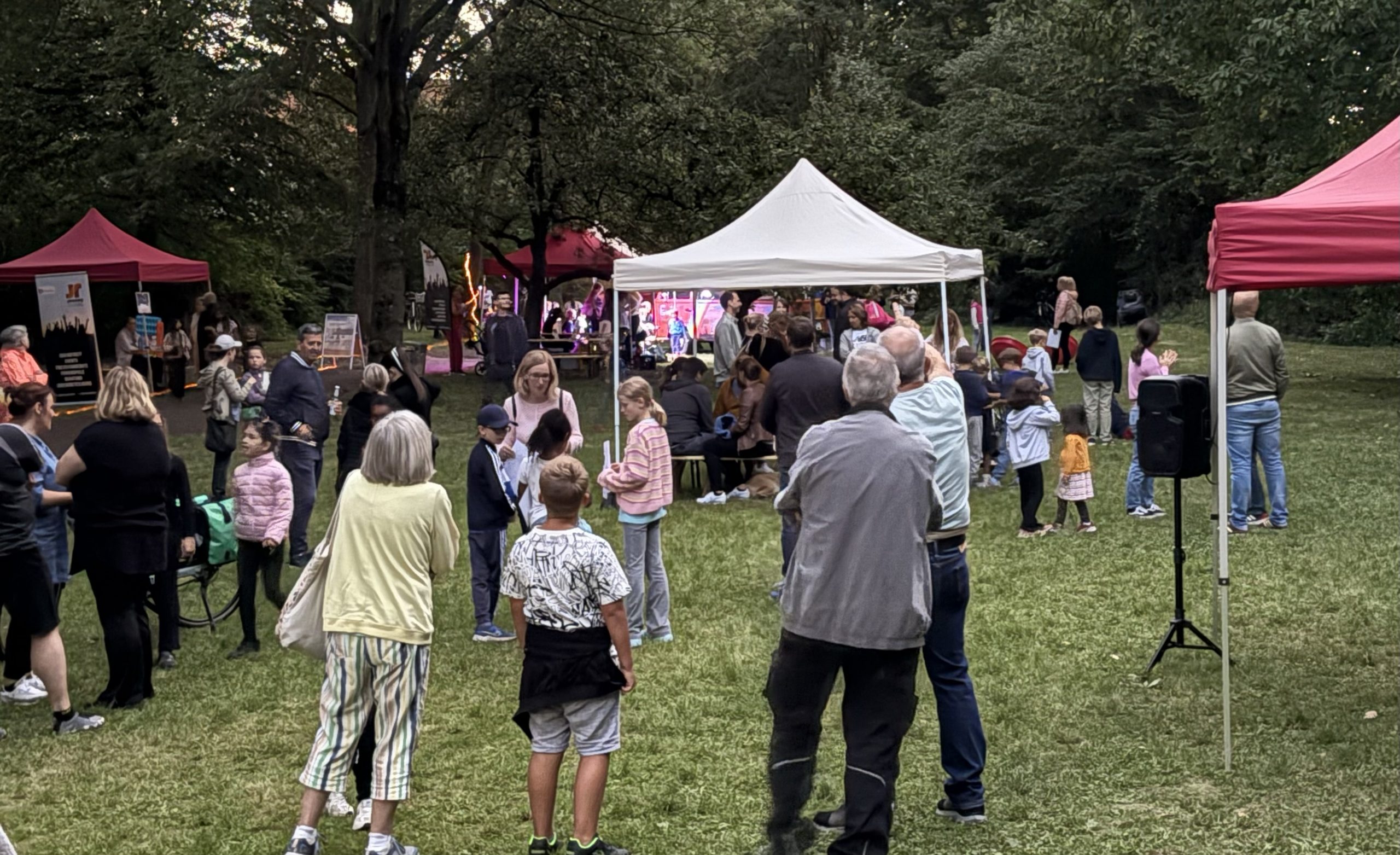 Du betrachtest gerade * Viele glückliche Kindergesichter!