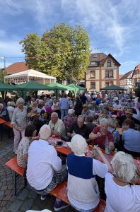 Mehr über den Artikel erfahren * Gute Gespräche, starke Musik und die Sonne scheint